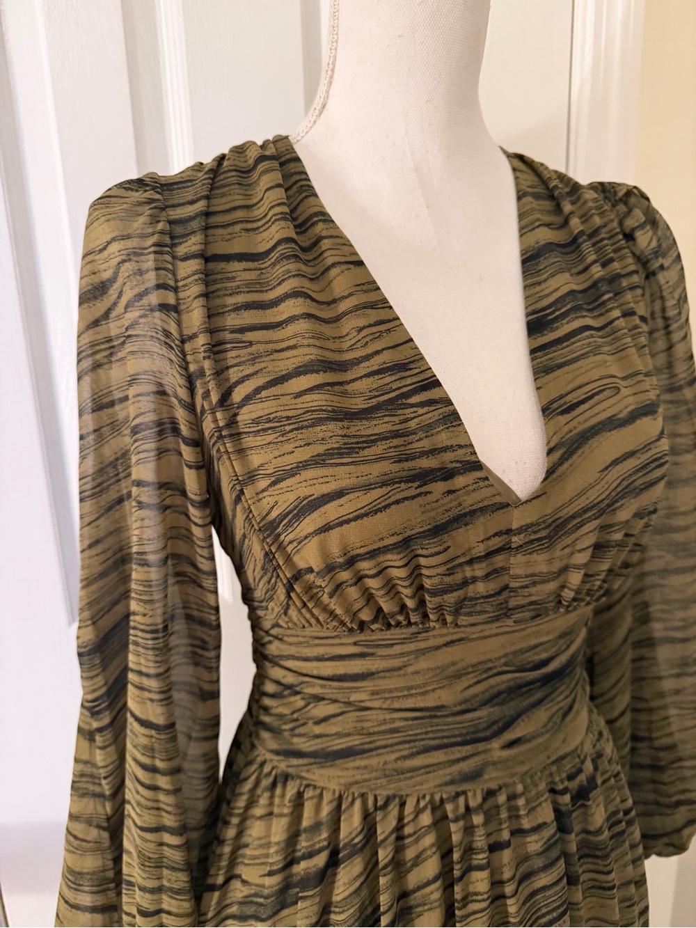 Chelsea 28 Split Long Sleeve Tiered Dress NWOT! - Picture 4 of 14